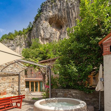 Ferienwohnung UNDER THE ROCK Osp Exterior foto