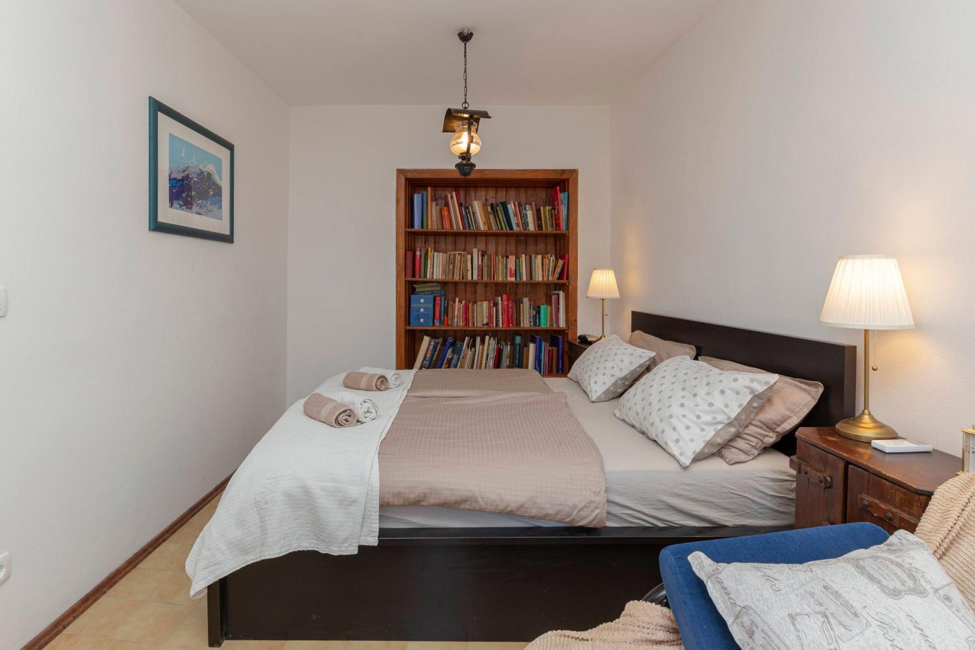 Ferienwohnung UNDER THE ROCK Osp Exterior foto