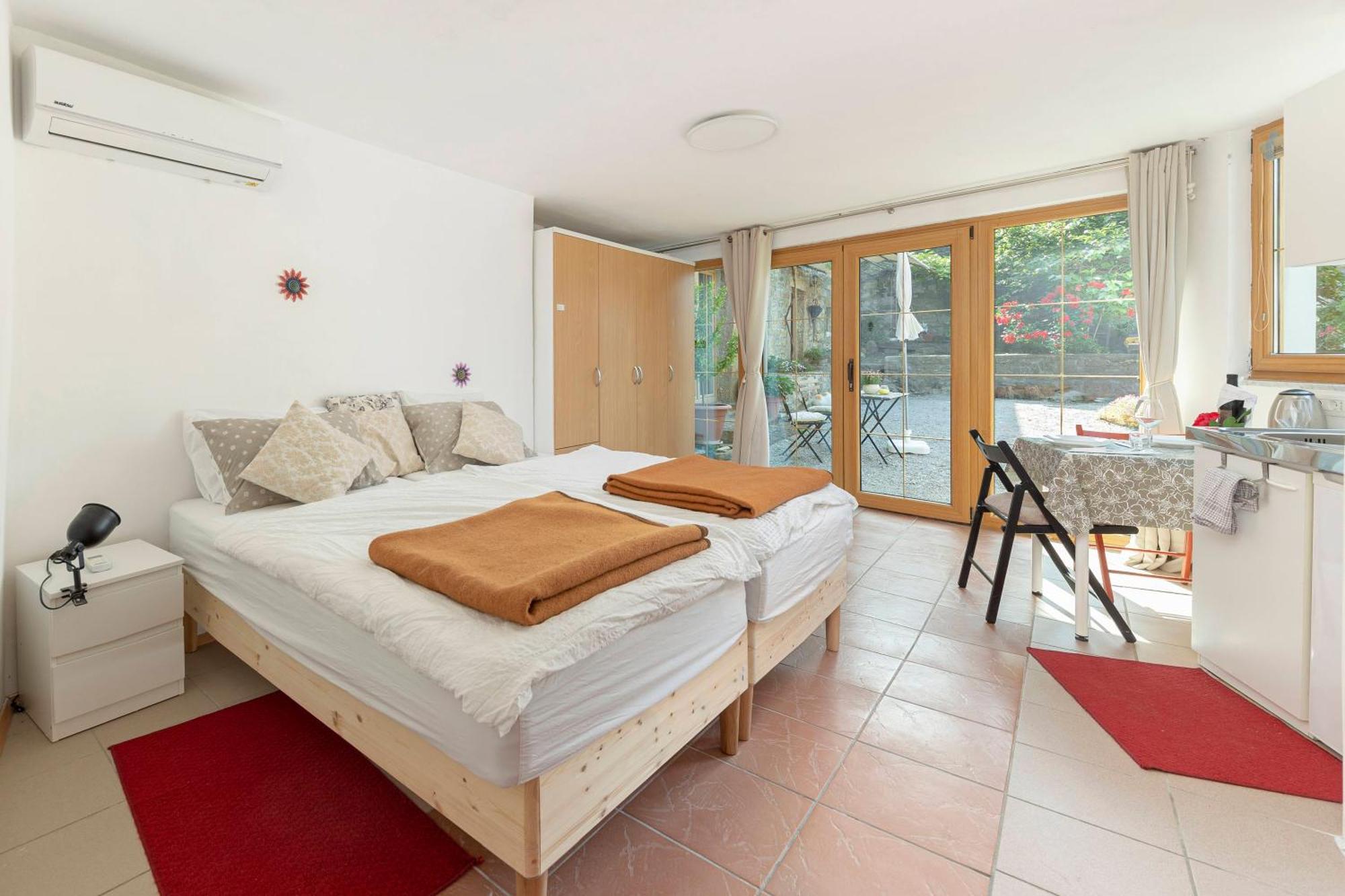 Ferienwohnung UNDER THE ROCK Osp Exterior foto